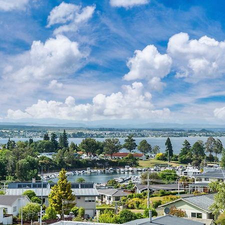 Ngaio Views - Lake Taupo Holiday Home エクステリア 写真