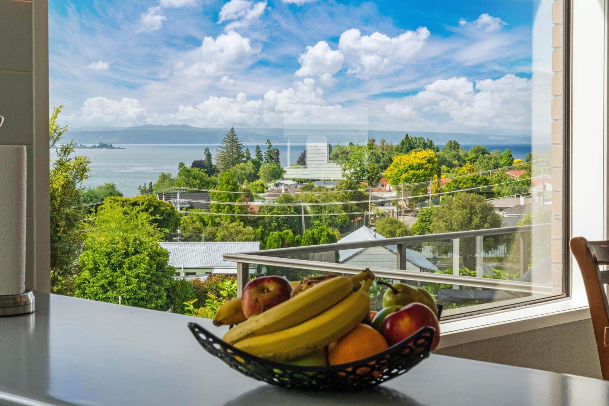 Ngaio Views - Lake Taupo Holiday Home エクステリア 写真