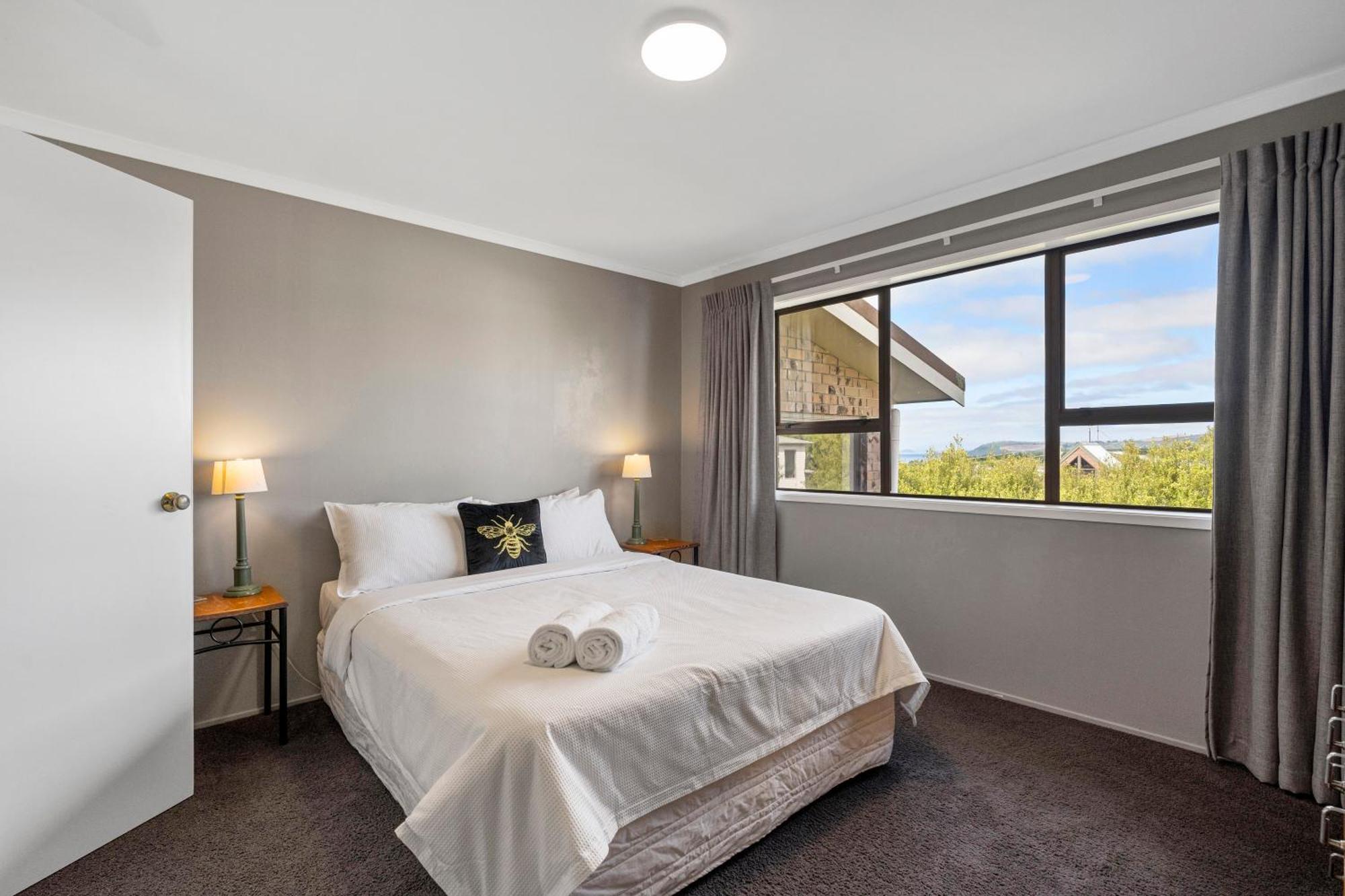 Ngaio Views - Lake Taupo Holiday Home エクステリア 写真