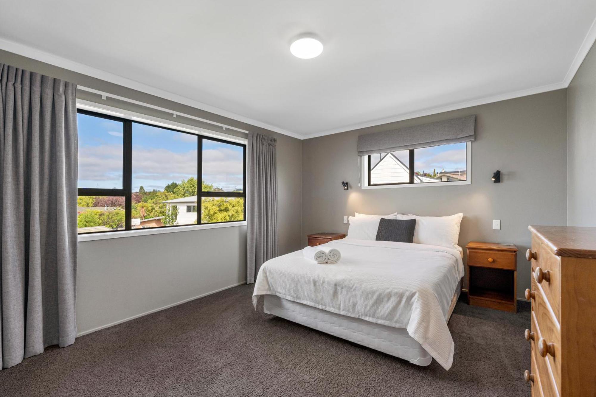 Ngaio Views - Lake Taupo Holiday Home エクステリア 写真