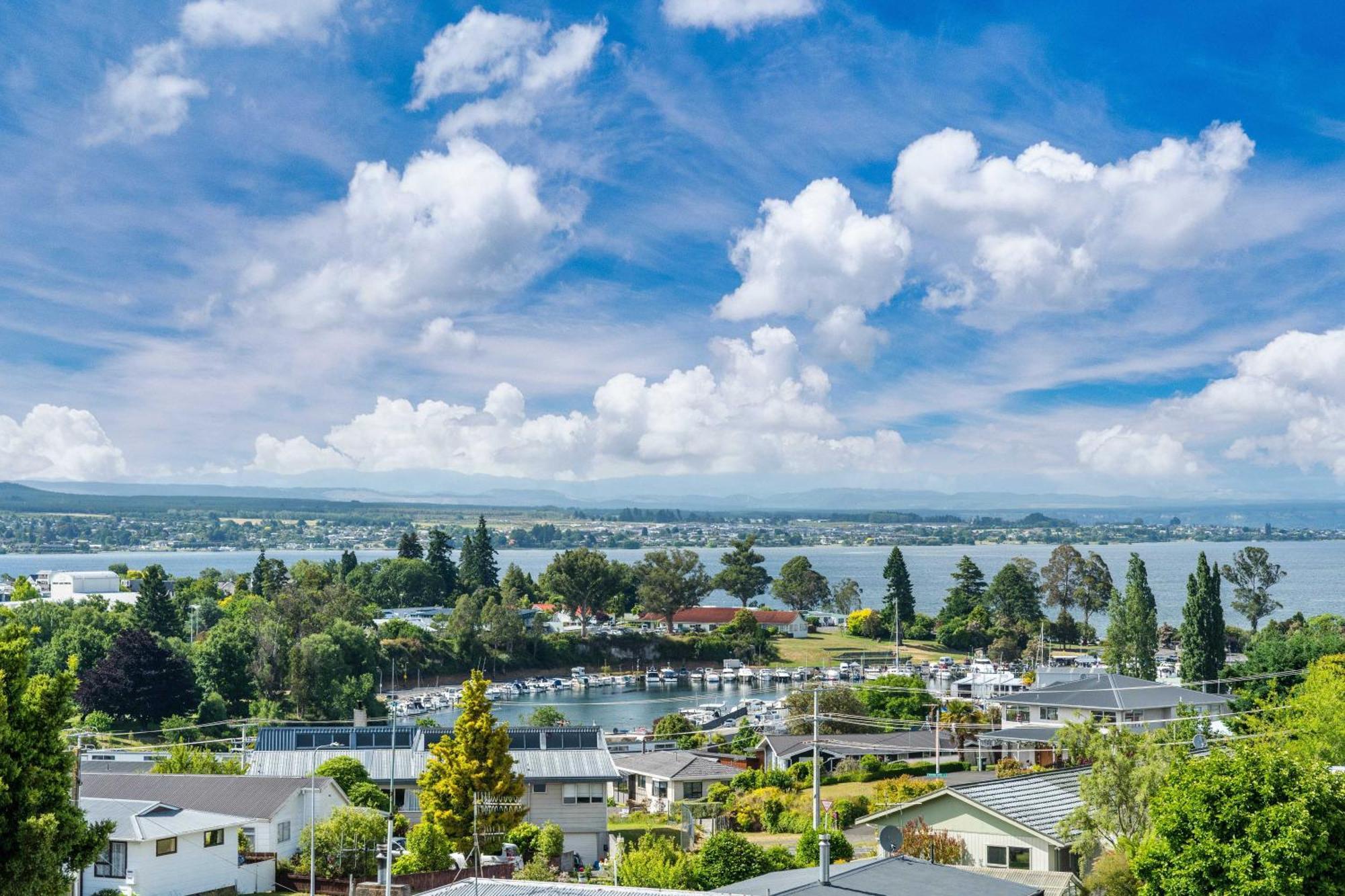 Ngaio Views - Lake Taupo Holiday Home エクステリア 写真