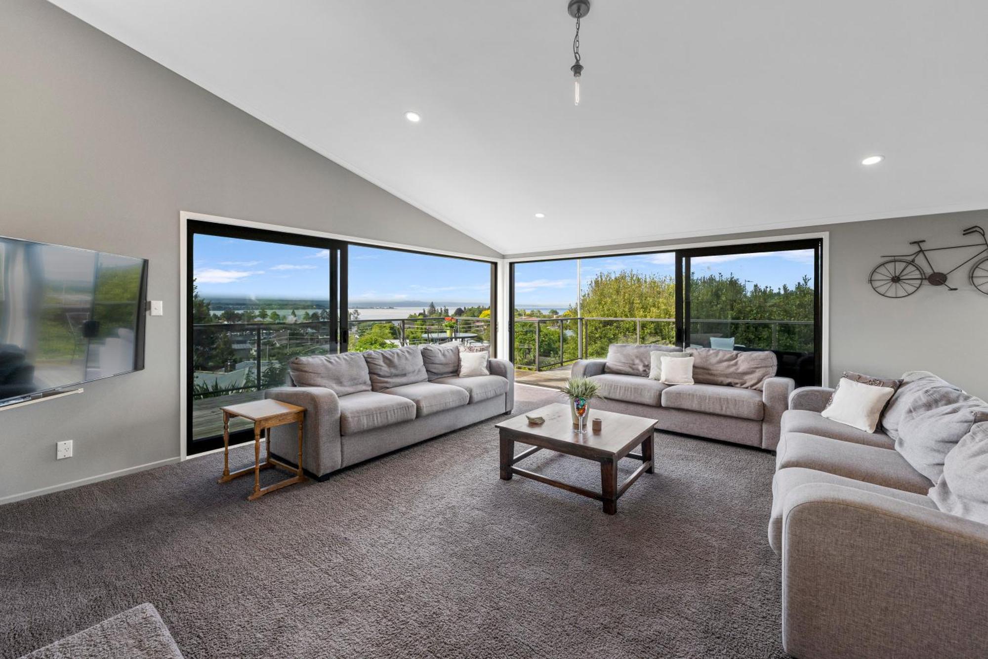 Ngaio Views - Lake Taupo Holiday Home エクステリア 写真