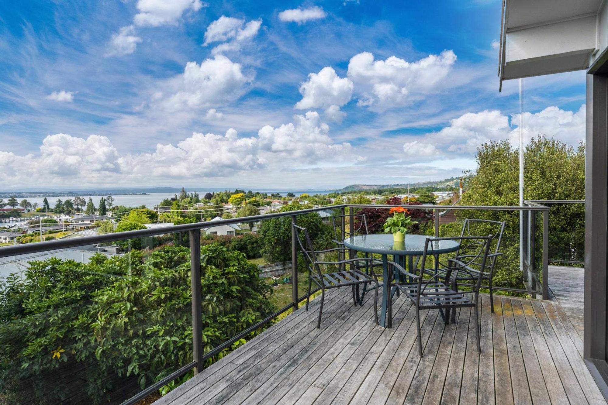 Ngaio Views - Lake Taupo Holiday Home エクステリア 写真